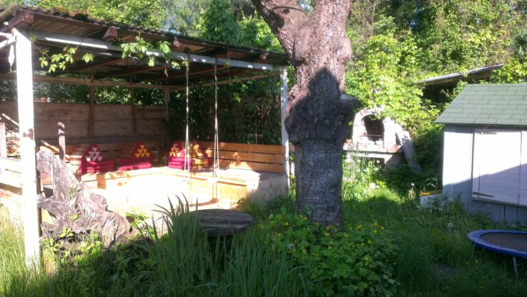 Bild 2 Garten mit Lounge und Grill Kopie 768x433