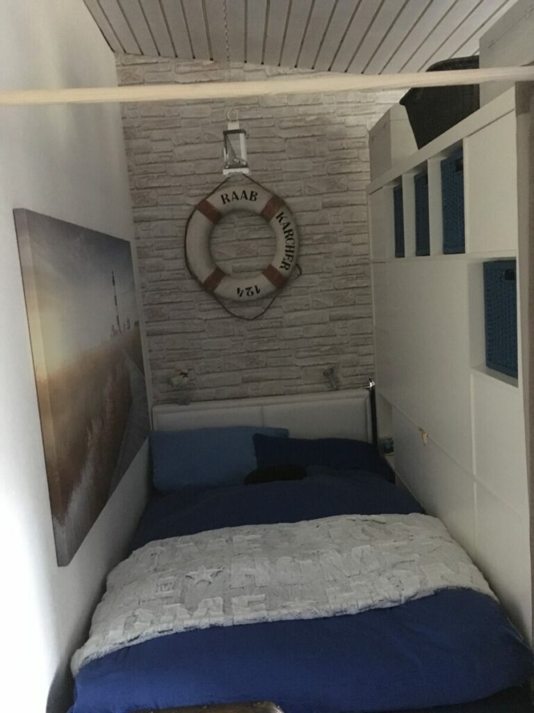 64EF9DB0 C422 482A B275 E0E774A46169 768x1024