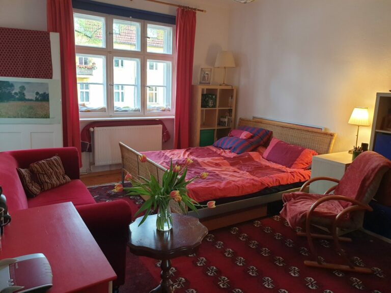 Eins von drei Schlafzimmern 768x576