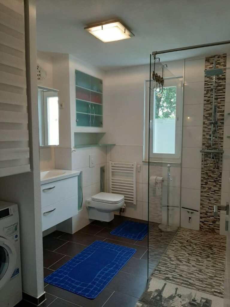 564b1d73 6f9c 461b 9299 2980423fec88 768x1024