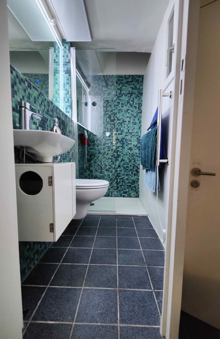 221011BainBad 768x1186