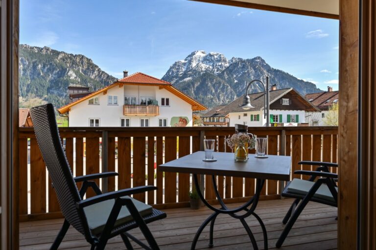 8C552F9E 4B4B 447A 993E 1B37C3924E04 768x511