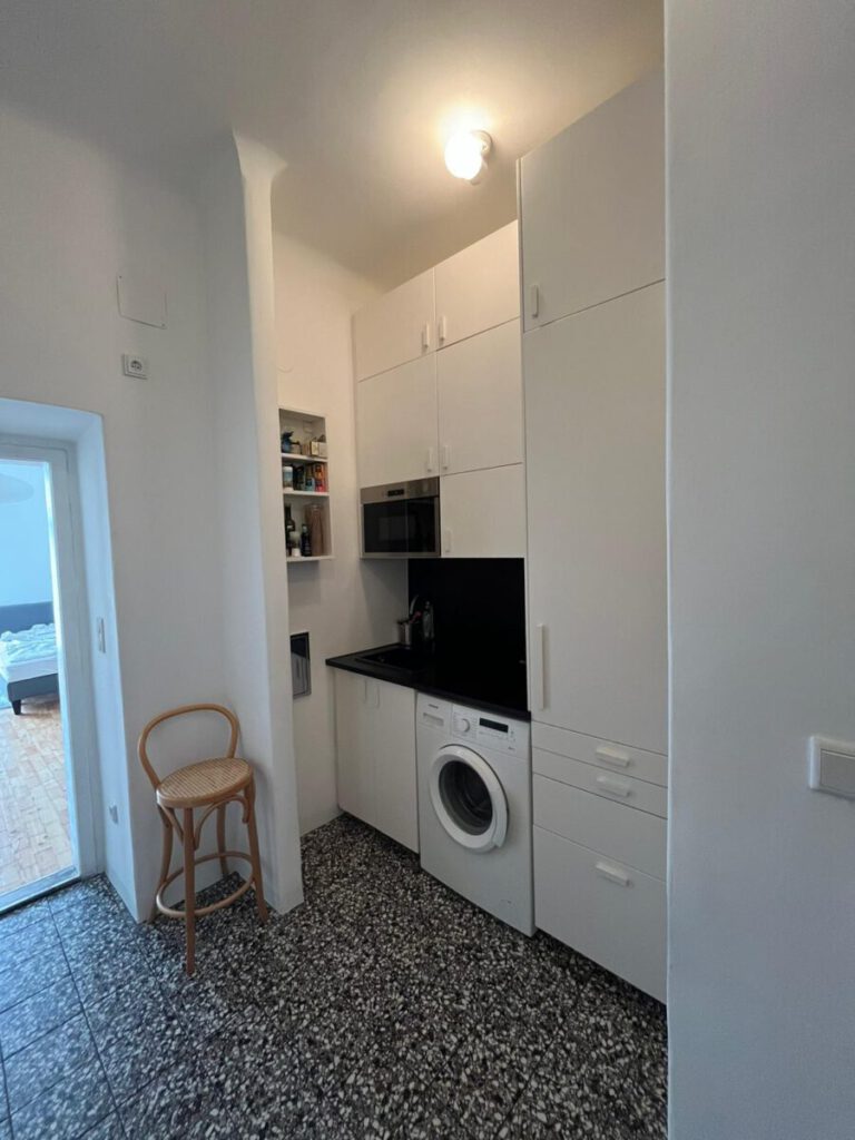 e3e8d594 ee22 4e9d a151 4bd00617fca0 768x1024