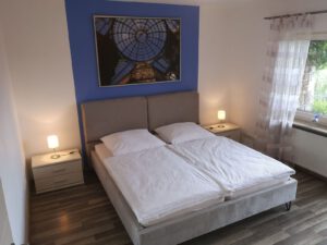 Neues Bild blaues Schlafzimmer 300x225