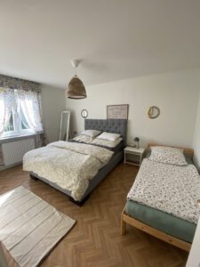 Schlafzimmer 1 225x300